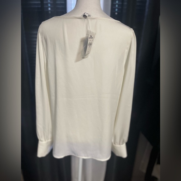 New Express Cream Top with detailed button on sleeve. - Picture 2 of 4